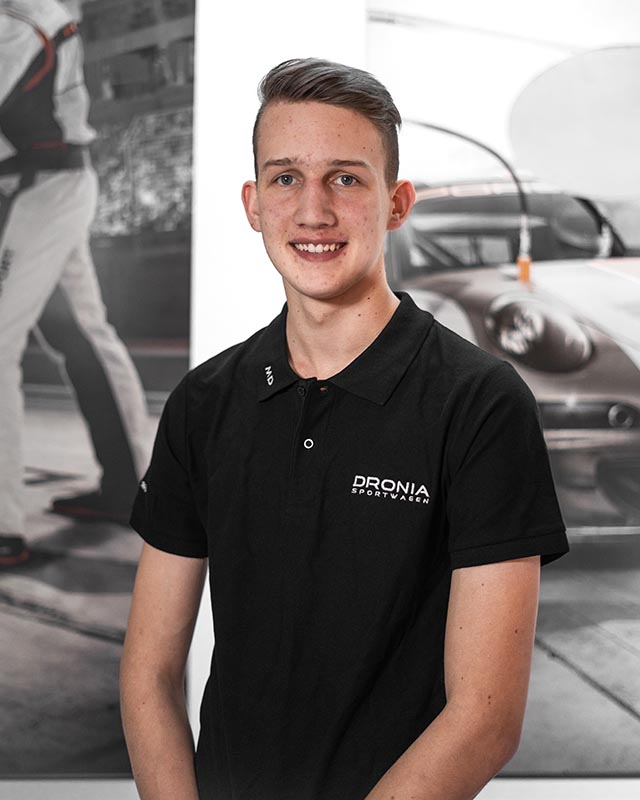 Dronia Porsche Werkstatt Team